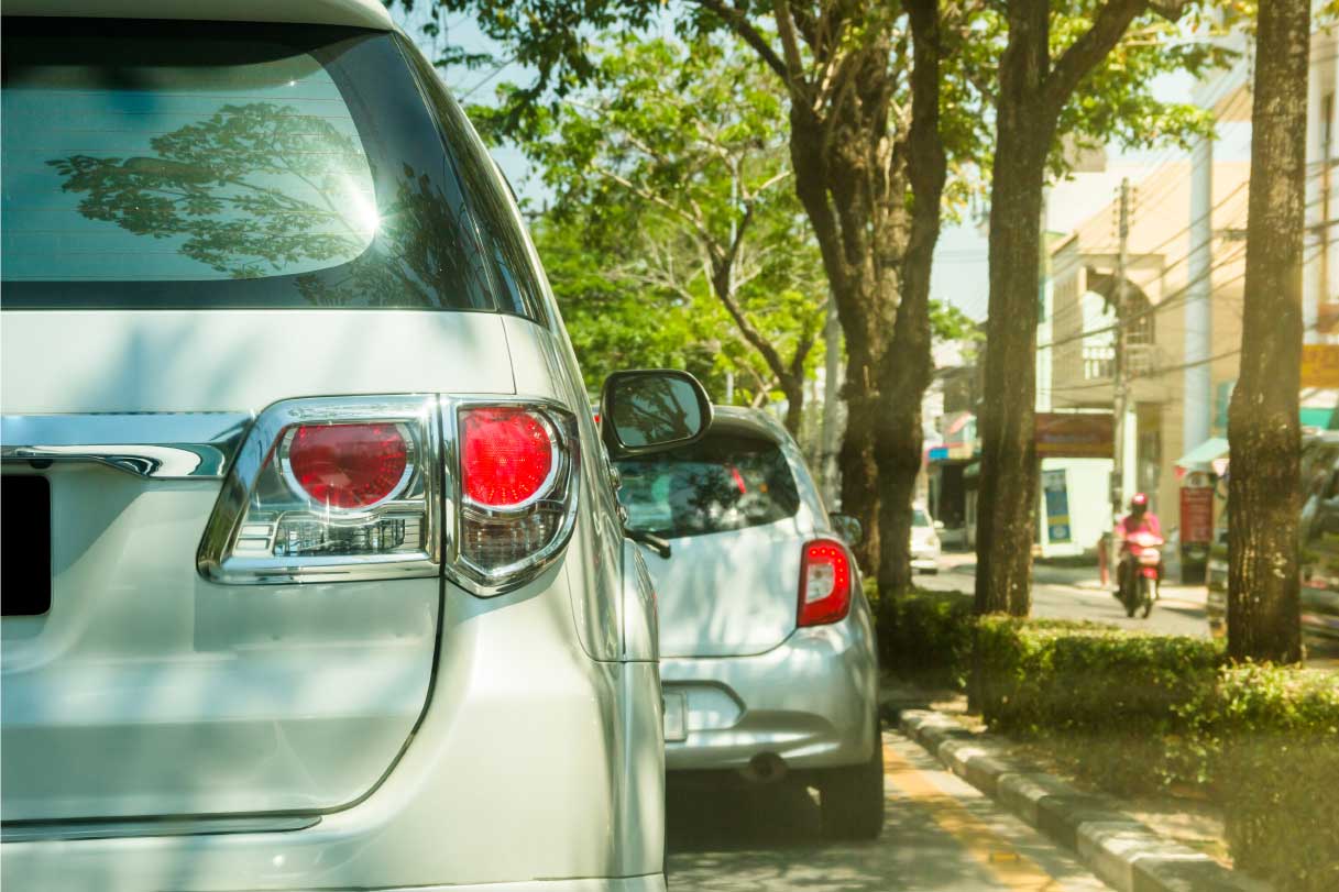 Come togliere resina dalla carrozzeria: allarme estivo sull’auto!