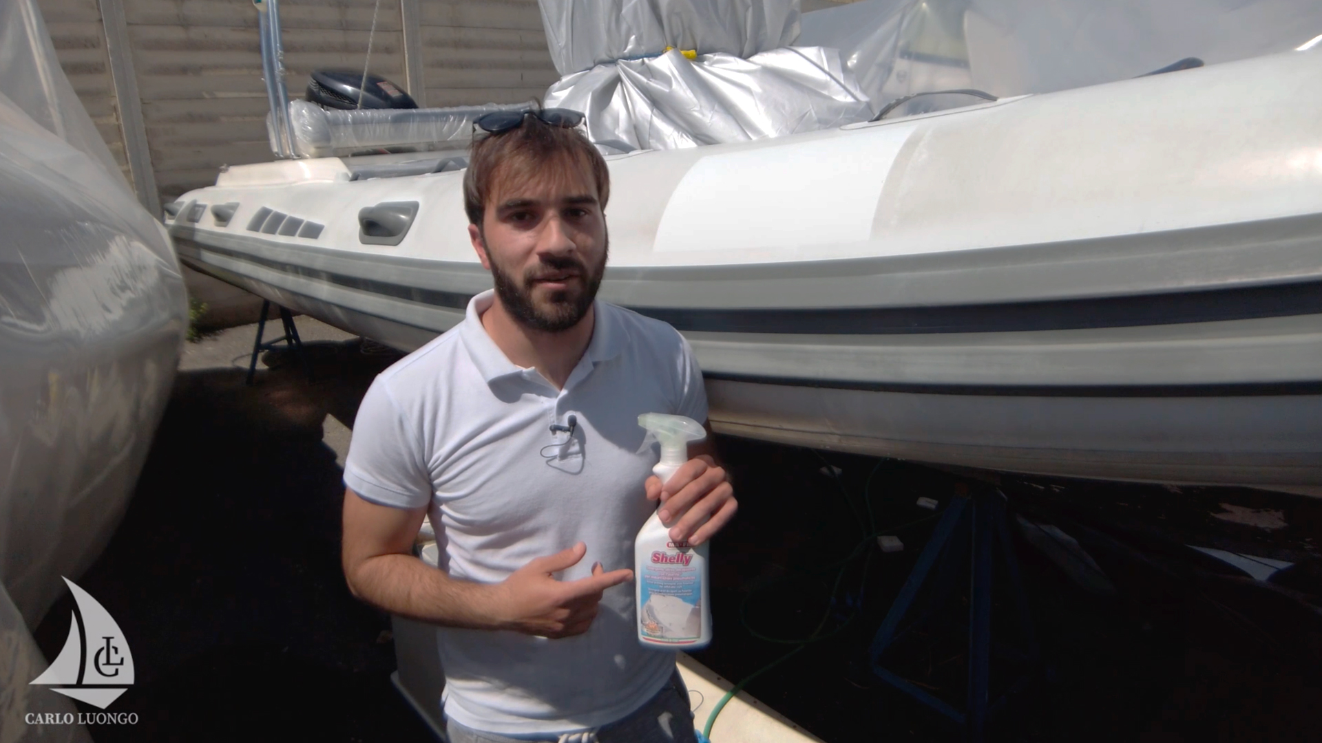 Come pulire i tubolari del gommone con Shelly in 4 semplici Step