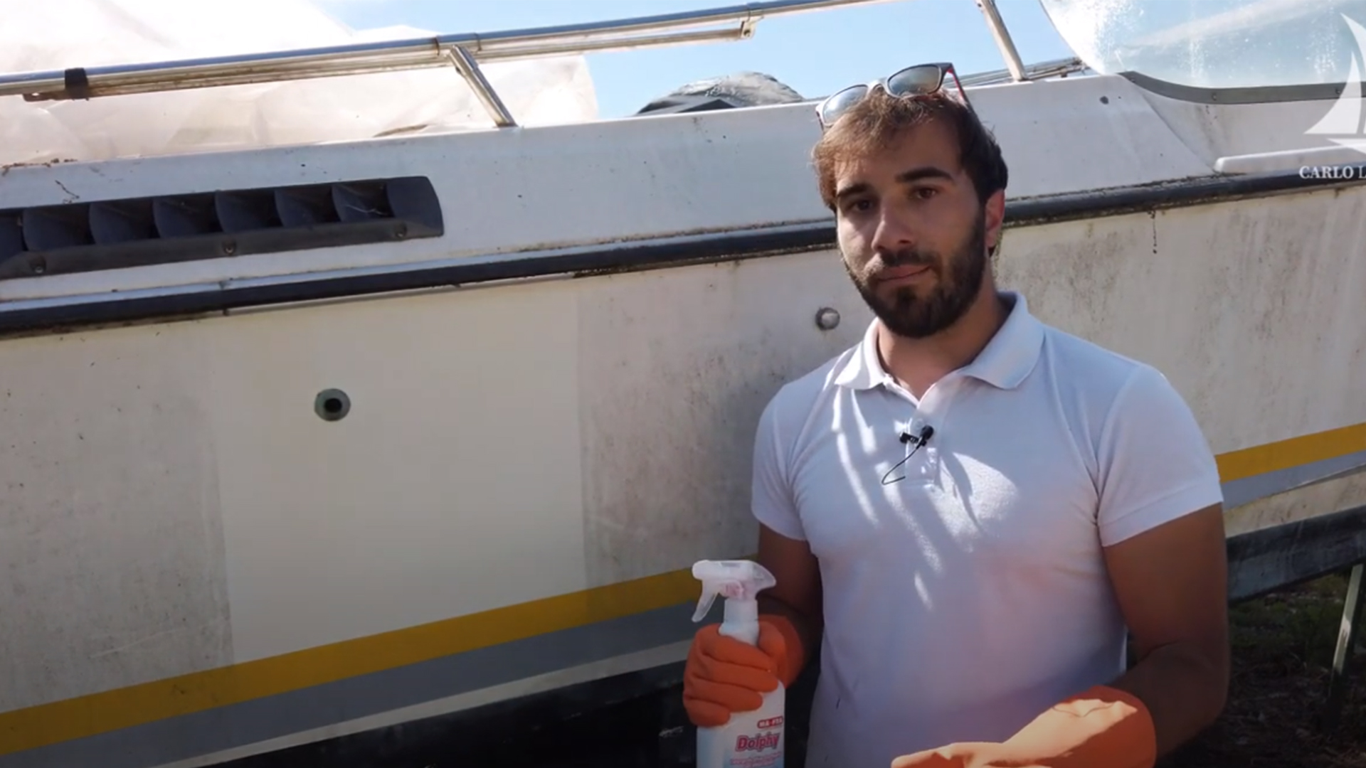 Come pulire le superfici in vetroresina con Dolphy