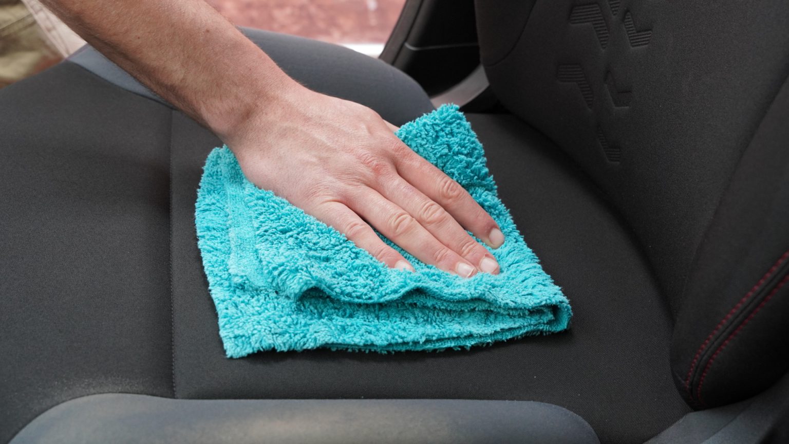 come pulire sedili auto tessuto